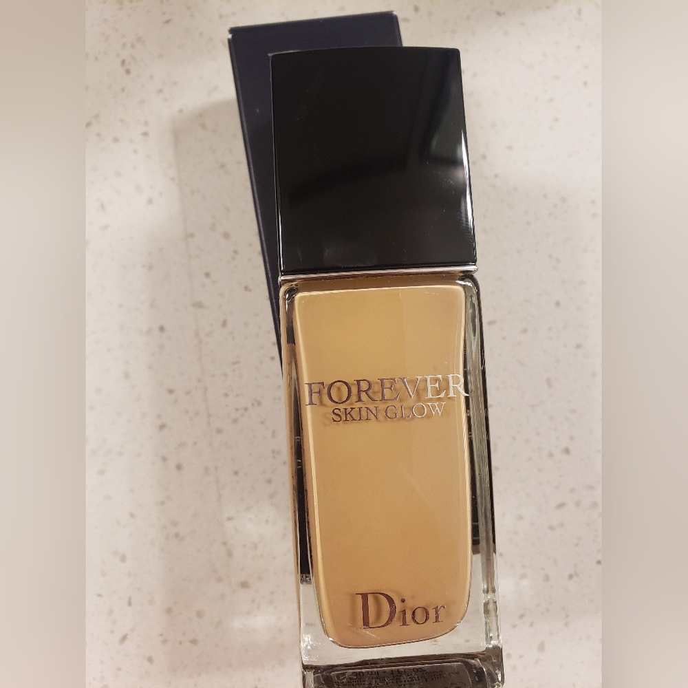 Dior forever skin glow